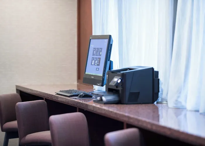 Courtyard By Marriott West Orange